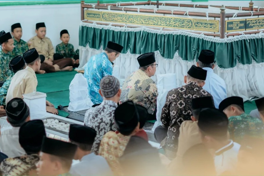 Ziarah ke Makam Sunan Pojok