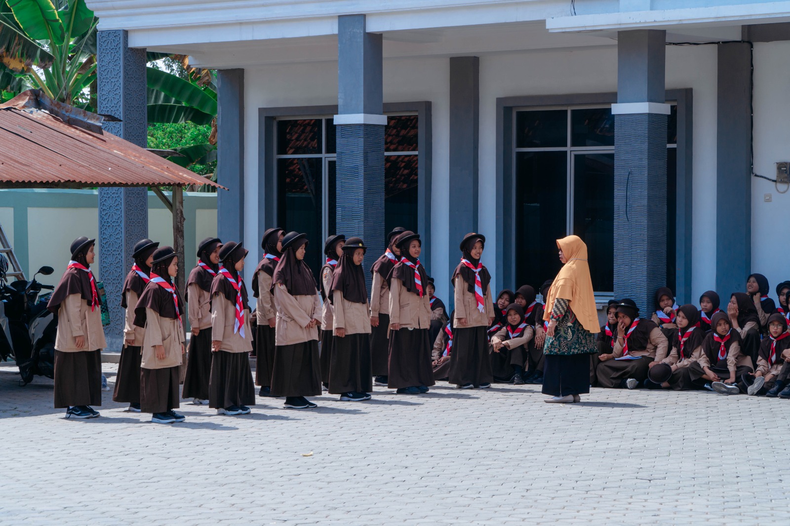 Kegiatan Ekstrakurikuler Pramuka di MTs Khozinatul Ulum Blora