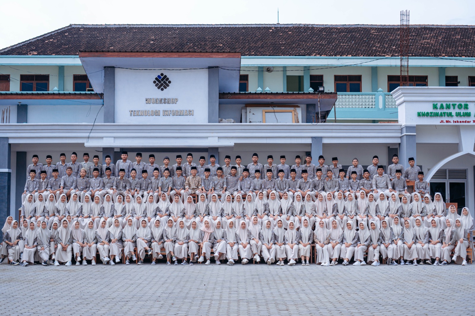 Foto Angkatan MTs Khozinatul Ulum Blora 2024–2025